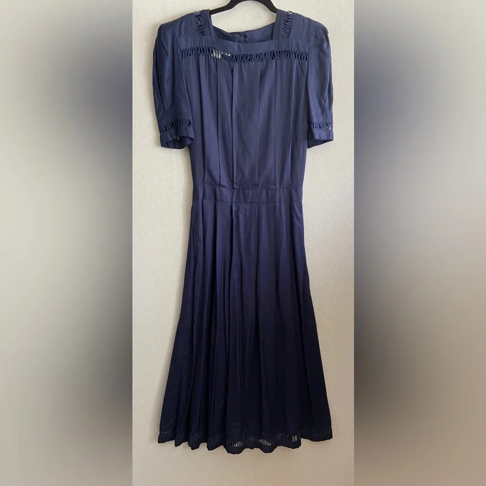 SARAH ELIZABETH pleated navy blue maxi buttoned back closure sz 10